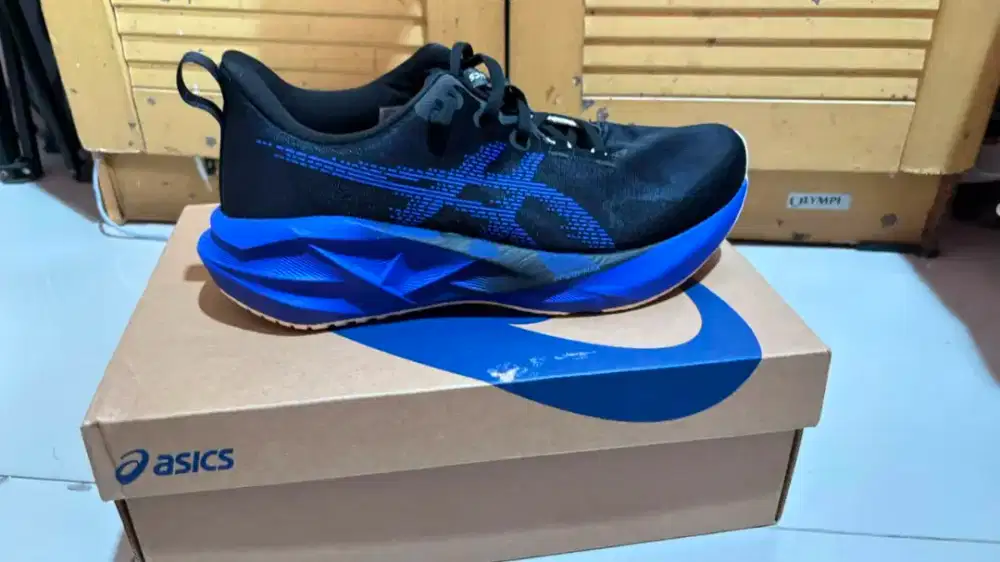 Asics Novablast 5 Biru Hitam