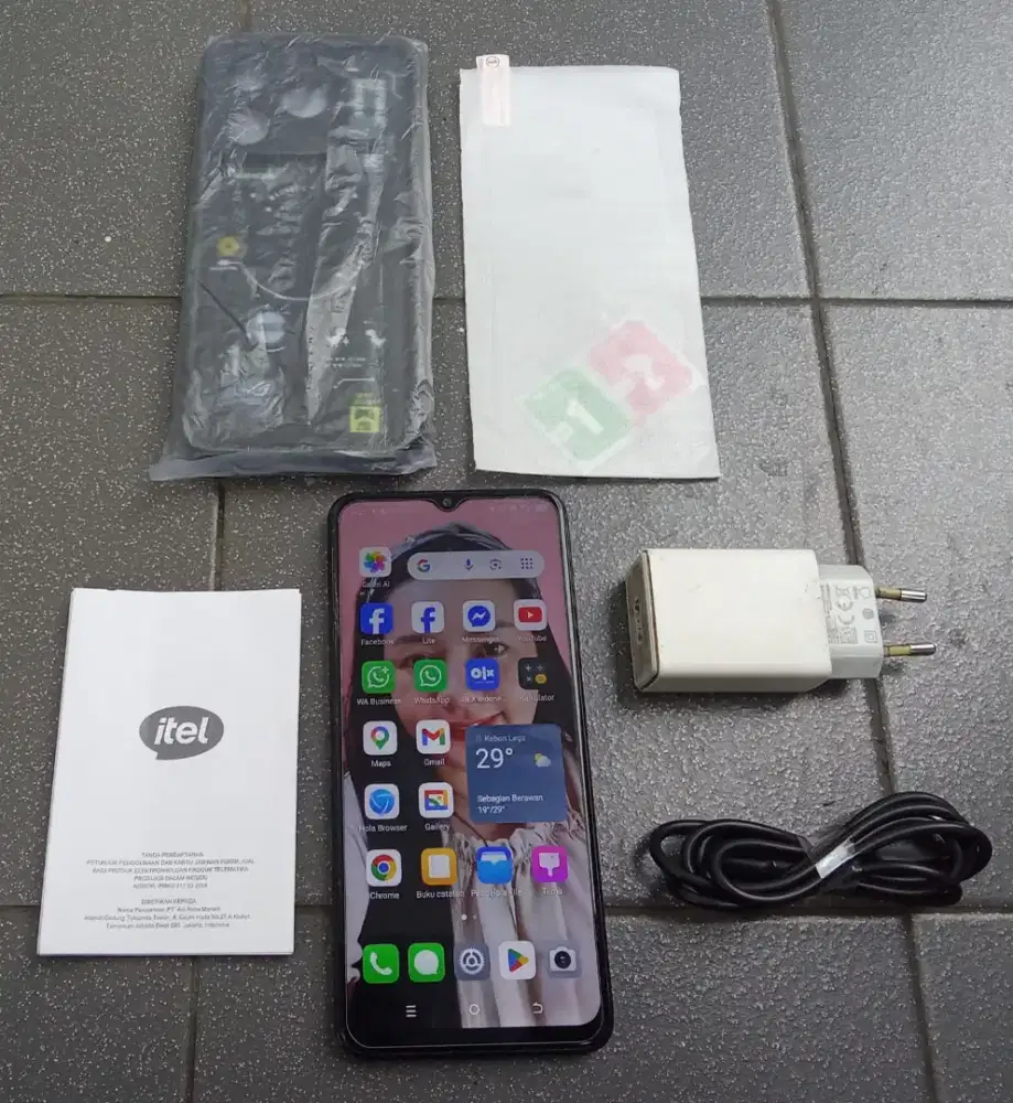 Itel A70 (2024)
Ram 8gb (4gb+4gb)
Rom 64gb 
Black Edition