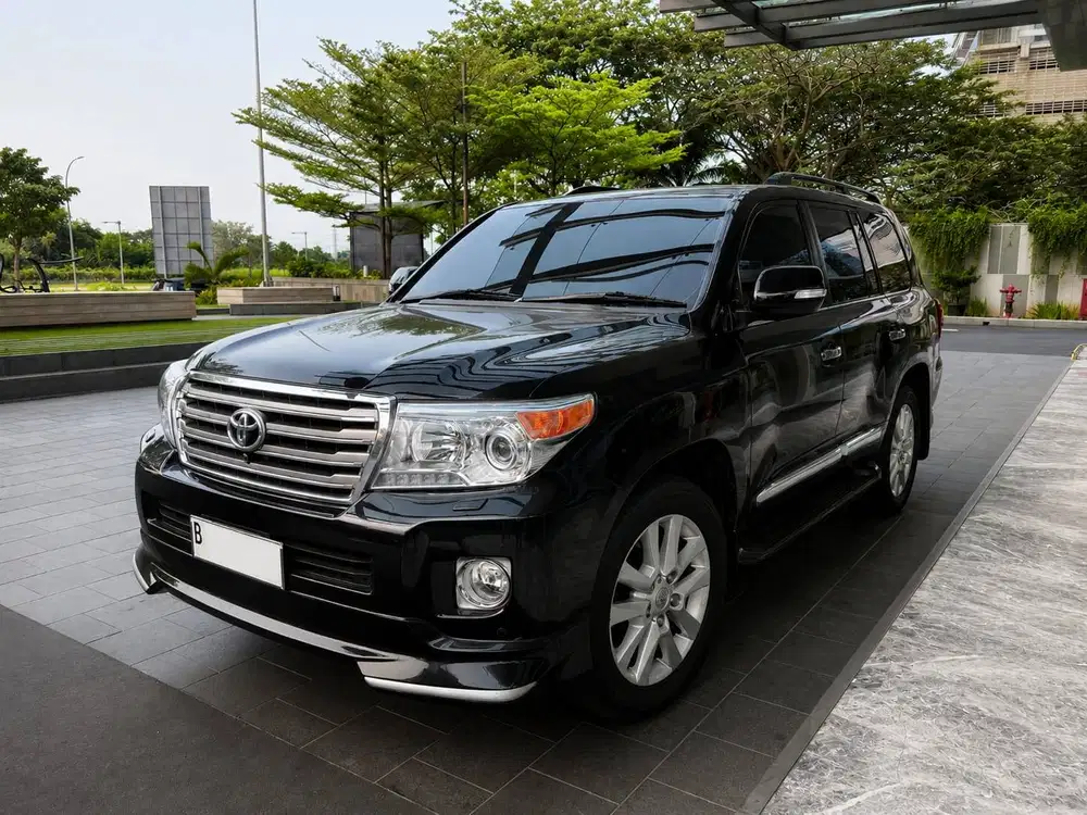 TOYOTA  LAND CRUISER ZX V8 2012 Hitam 2011 Full Option 2013 Japan CBU
