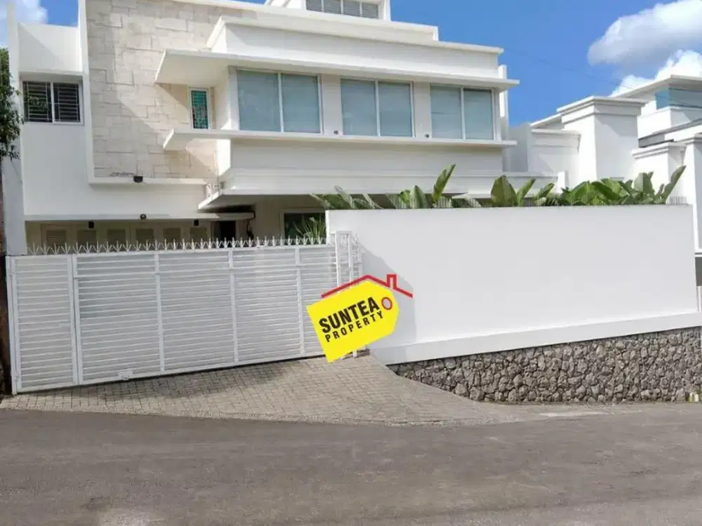 Dijual Rumah Ekslusif LT 370 m², LB 500 m², 4 KT, Swimming Pool & Garden, Siap Huni - Cipete Jakarta Selatan