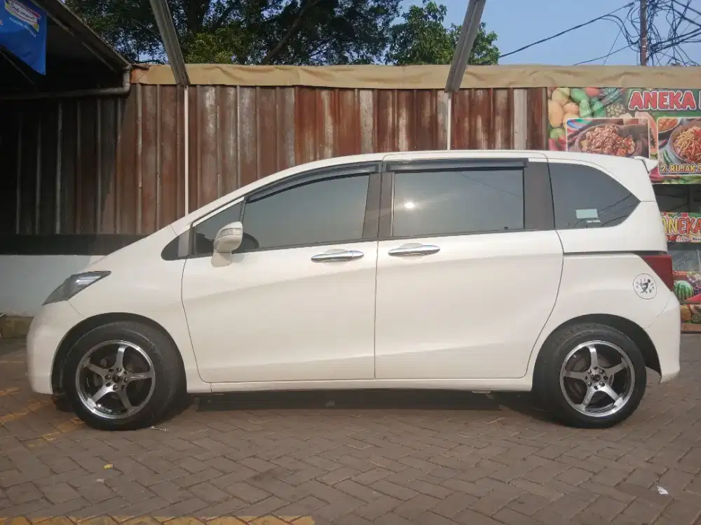 Jual santai honda freed PSD 2012