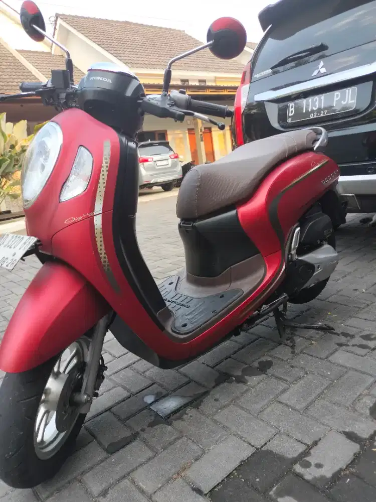 Scoopy Merah 2023
