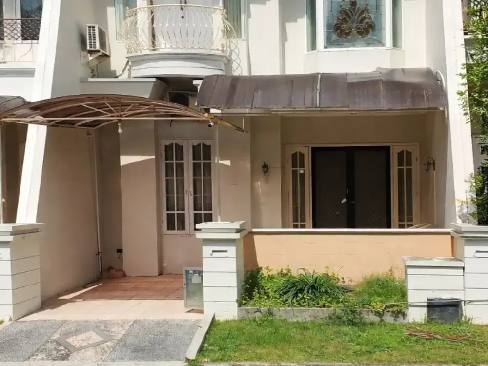 Rumah 2 Lantai Siap Huni Taman Mutiara, Pakuwon City - Semi Furnish