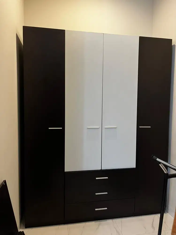 Lemari Baju 4 pintu (two tone) dan Meja rias