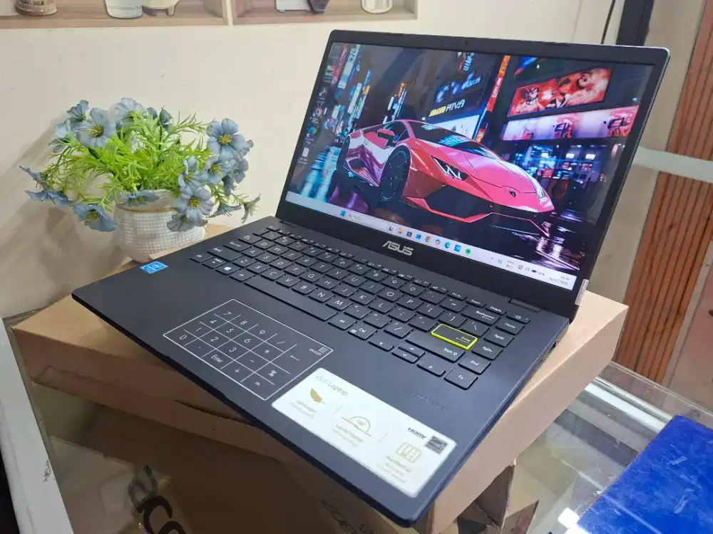 Laptop ASUS E410MA

Intel Celeron N4020 
Ram 4GB DDR4 ssd 256