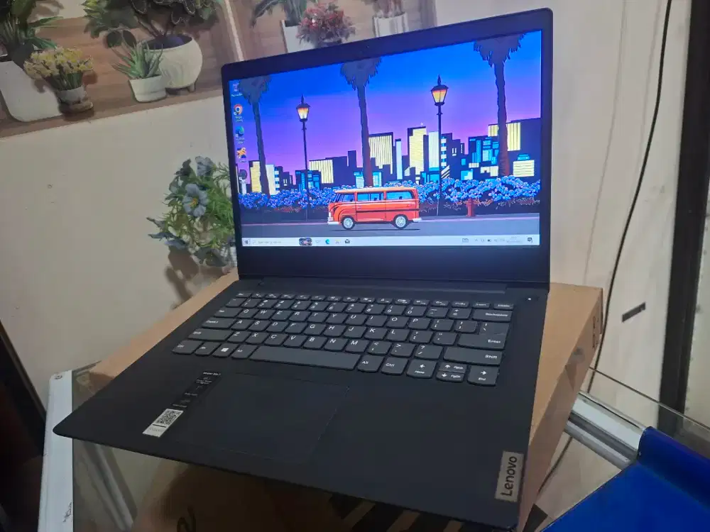 Laptop Lenovo Ideapad Slim 3 
Ram 4
Ssd 256 GB