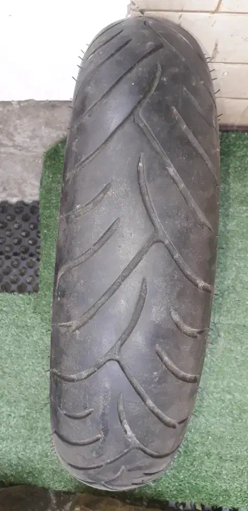 Satu ban Dunlop tubelees R15 - 120/70 kondis ibunga ban 80%