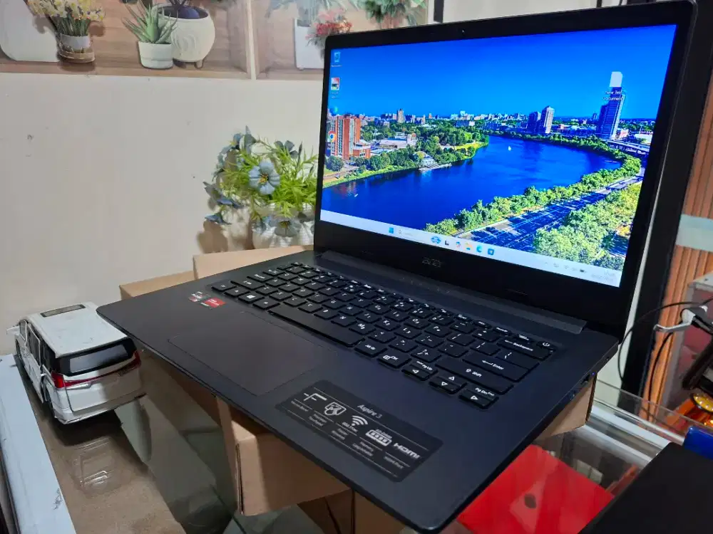 Acer aspire A314-22
AMD ryzen 3 3250U
-AMD