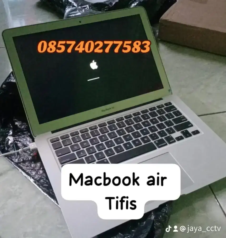 Macbook air 2015 like new  logo Apple nyala