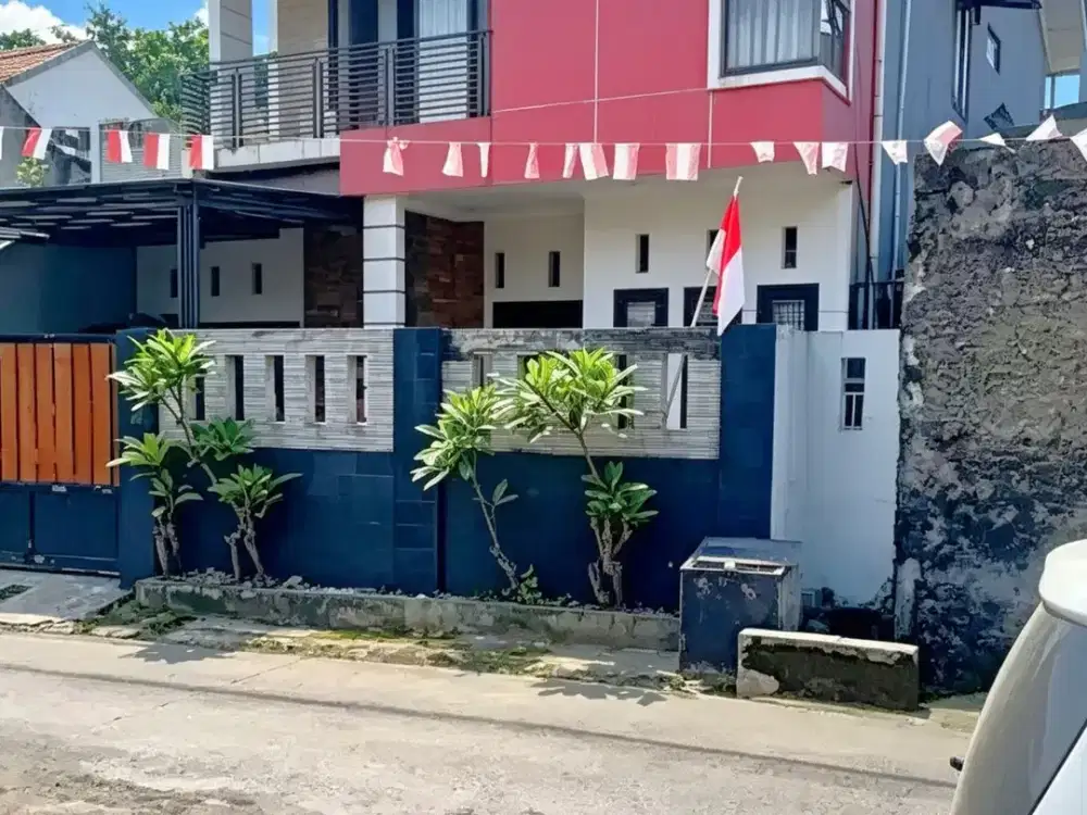 RUMAH BESAR 2 LANTAI HARGA OKE DEKAT TOL BECAKAYU & LRT JATIBENING