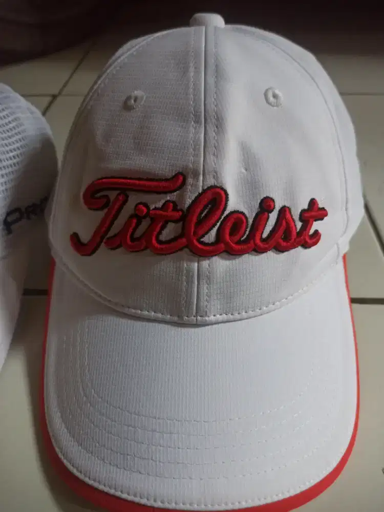 Topi Titleist white