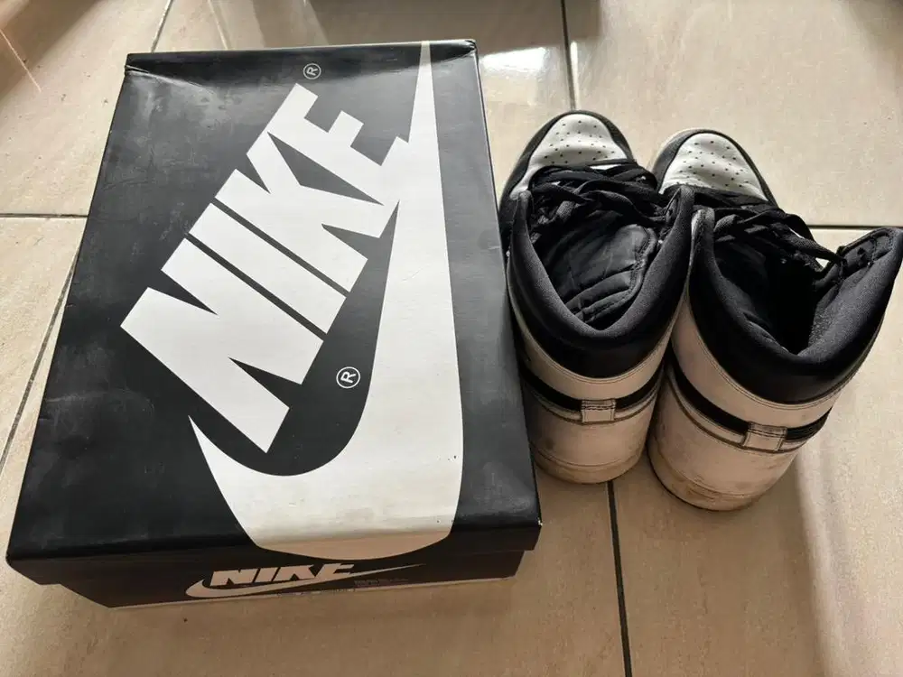 Nike air jordan 1 retro high og black & white