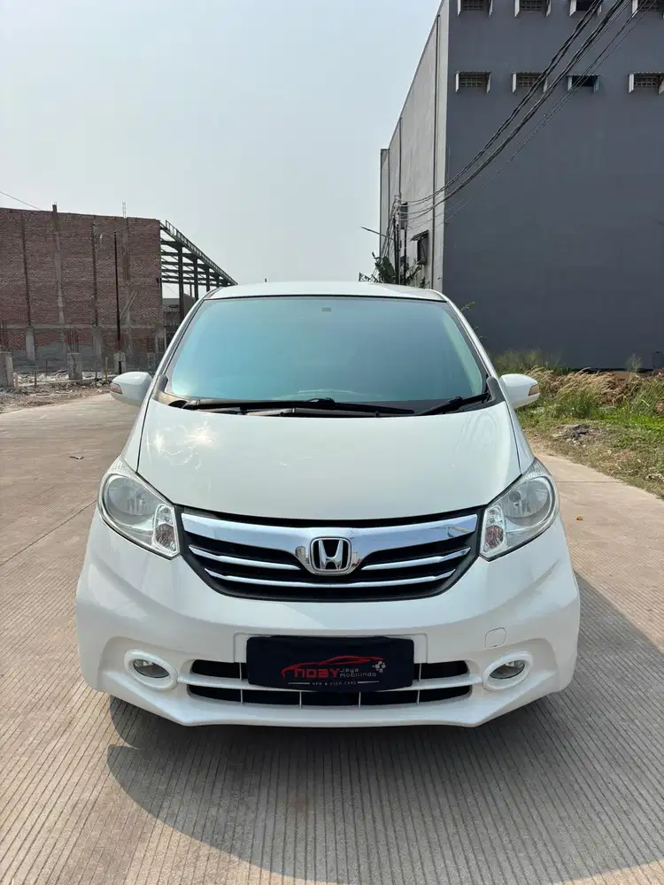 Honda Freed 1.5 SD 2015 Automatic ( Putih Metalik )