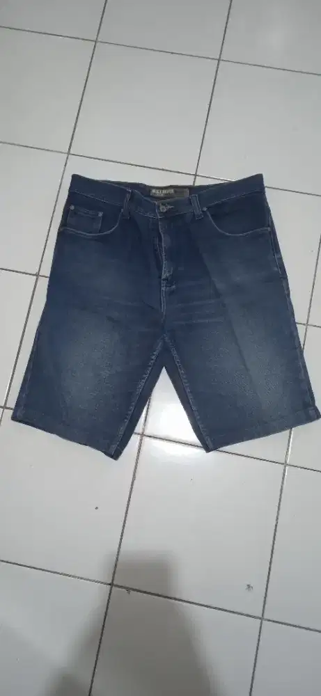Celana pendek pria jeans