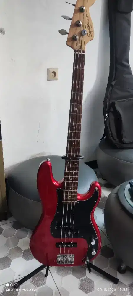 Fender Squire Affinity P Bass Race Red