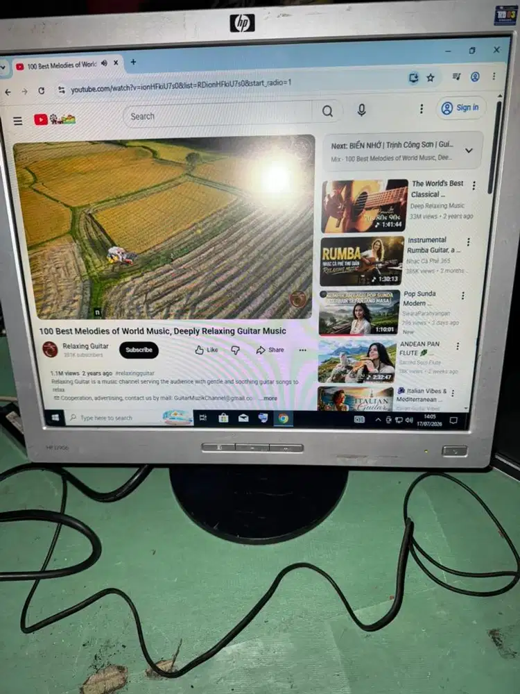 monitor hp 19 in kondisi normal siap pake.