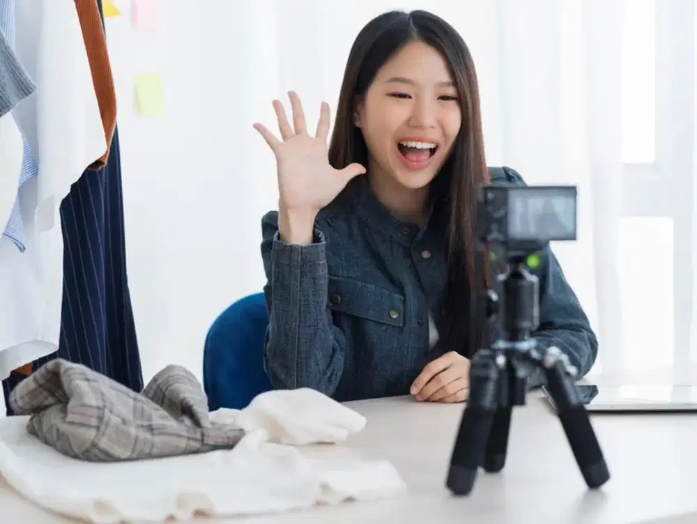 WE'RE HIRING – CONTENT CREATOR untuk onlineshop