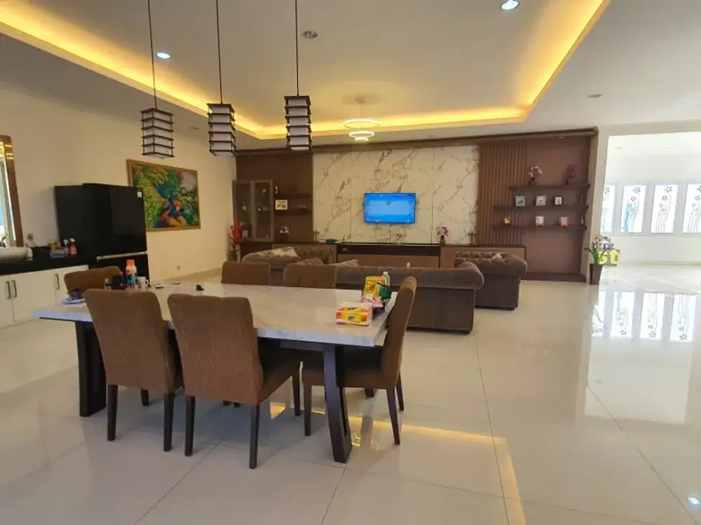 TERMURAH DIJUAL RUMAH 2 LANTAI NYAMAN SIAP HUNI DI JALAN RAYA LEMBANG