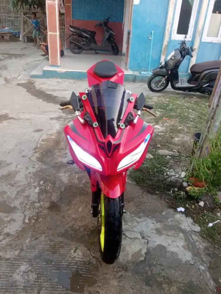 jual motor ymh R15 karena uda gak di pake pengen ganti aja ke matic