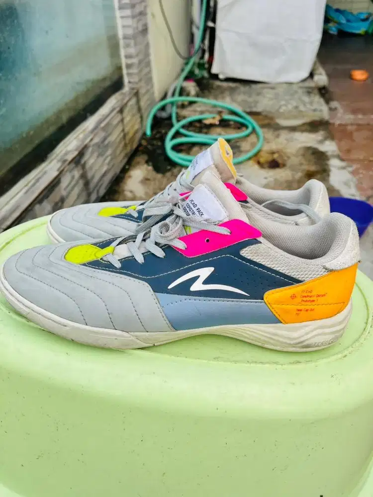 Sepatu futsal specs
