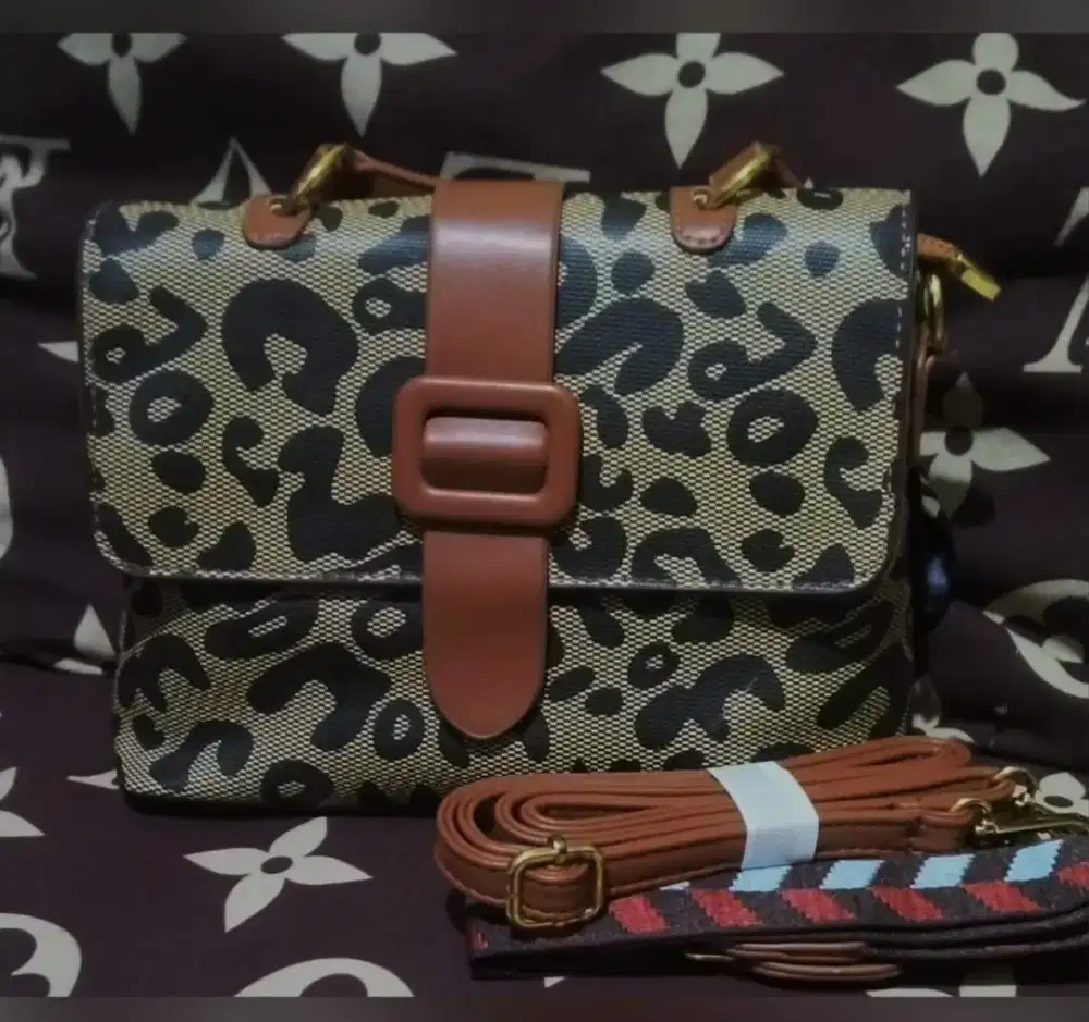 Tas import wanita