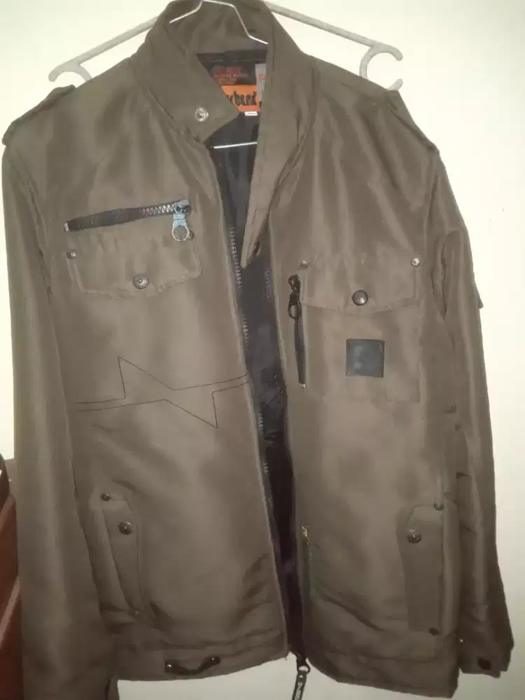 Di jual murah diborong 2 jaket hijau,hitam switter biru bekas