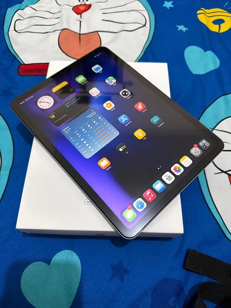 IPAD AIR M1 64GB RESMI INDO MULUS 99% tanpa lecet