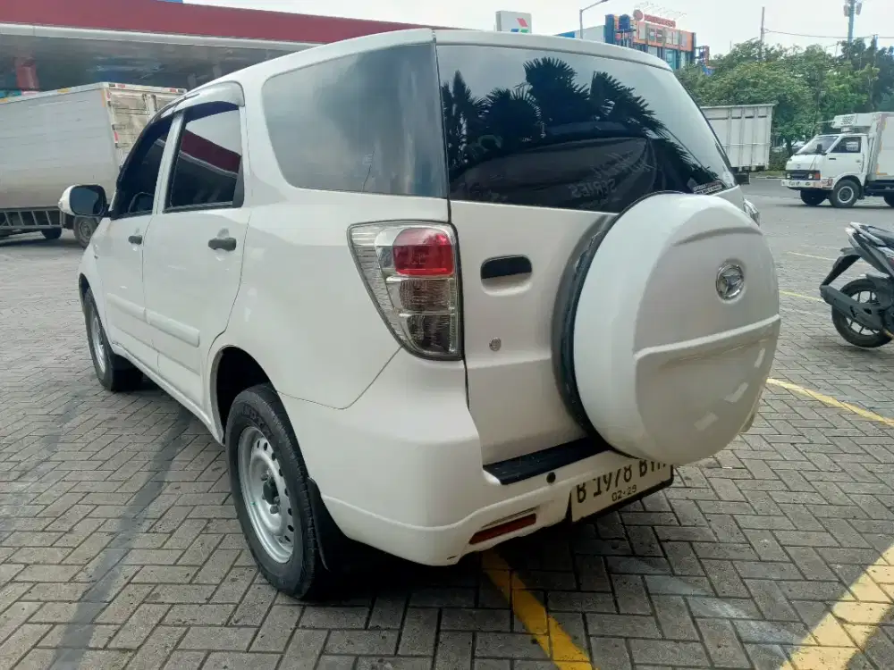 daihatsu terios ts extra 1.5 MT 2014 putih
