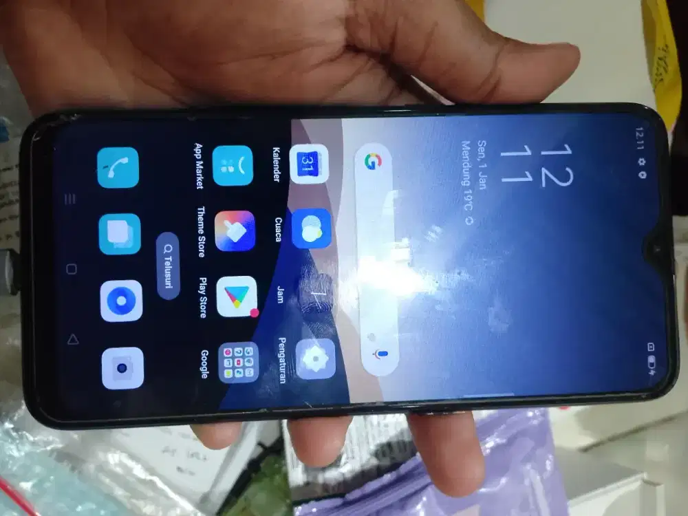 oppo f9 4/64 minus layar agak retak