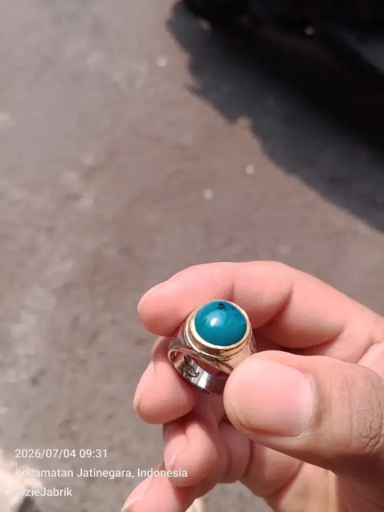 Bacan kristal tembus