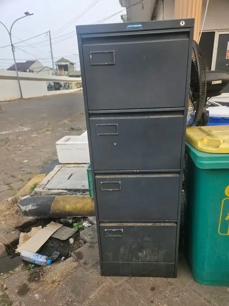 FILING CABINET BESI 4 LACI CHITOSE BEKAS KANTOR