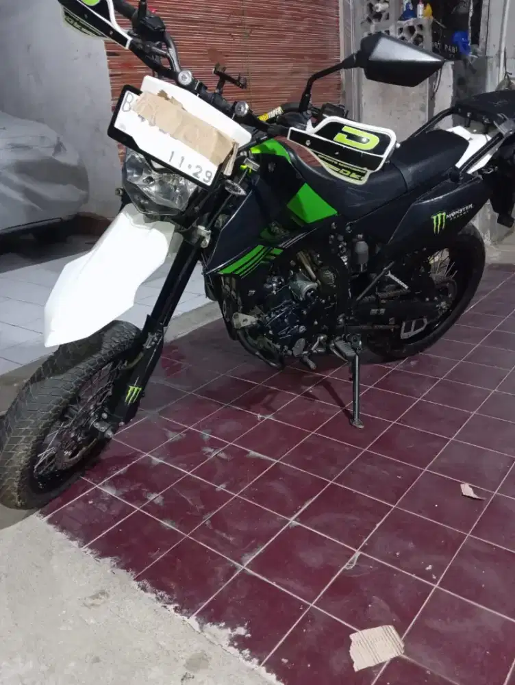 Dijual motor trail Kawasaki D-Tracker 250 mulus-jarang pakai