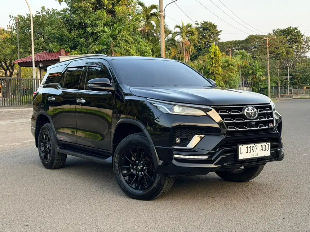 Toyota Fortuner VRZ GR Sport 2,8 AT 2023 “KM 27rb” Siap Pakai