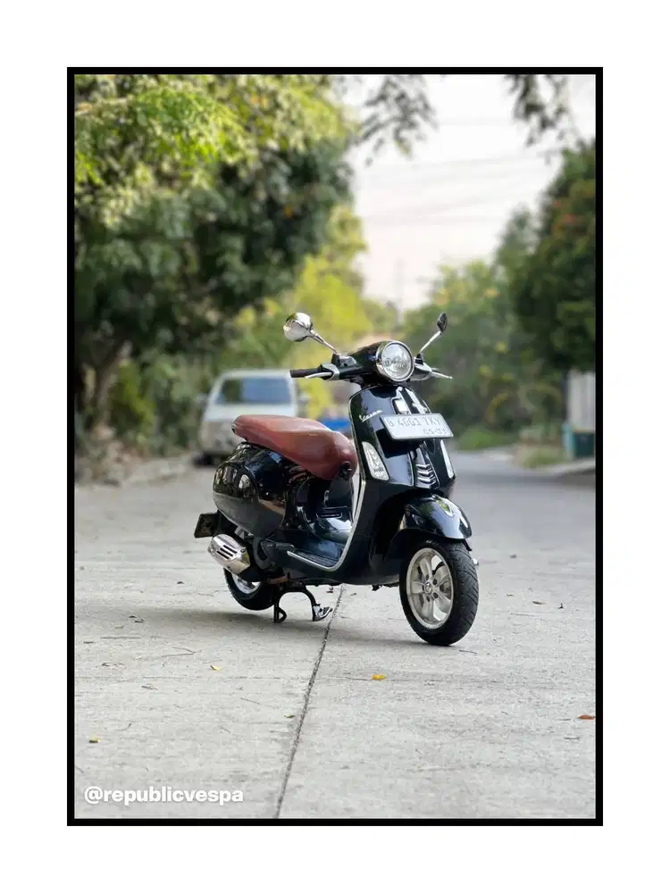 TERMURAH PIAGGIO VESPA PRIMAVERA 150 3V IE TAHUN 2015 WARNA BLACK