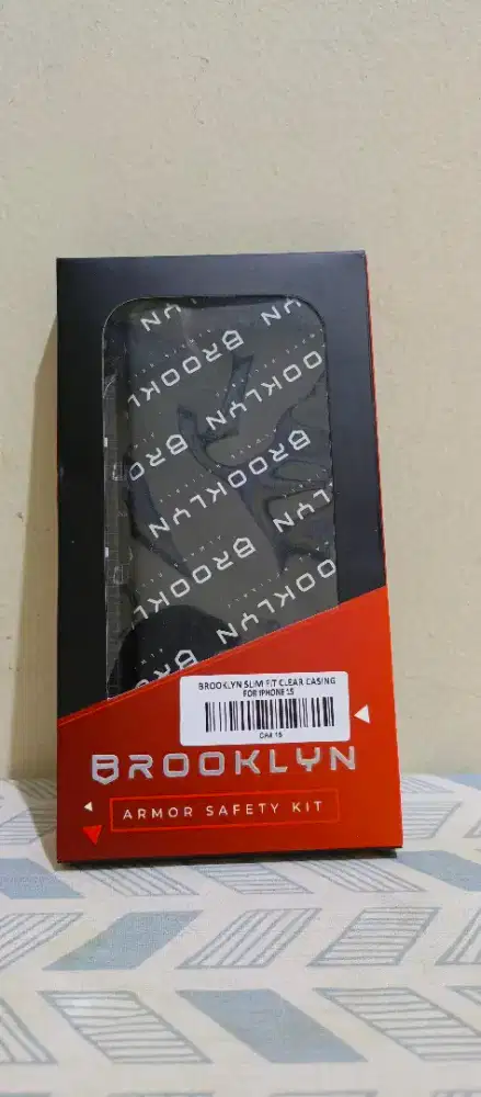 Brooklyn Casing hardcase warna hitam dof&clear untuk iphone 15 standar