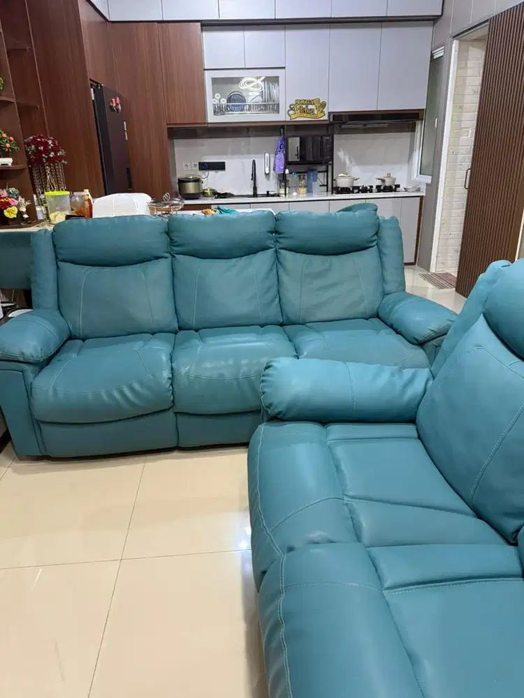 Sofa empuk sandaran kaki