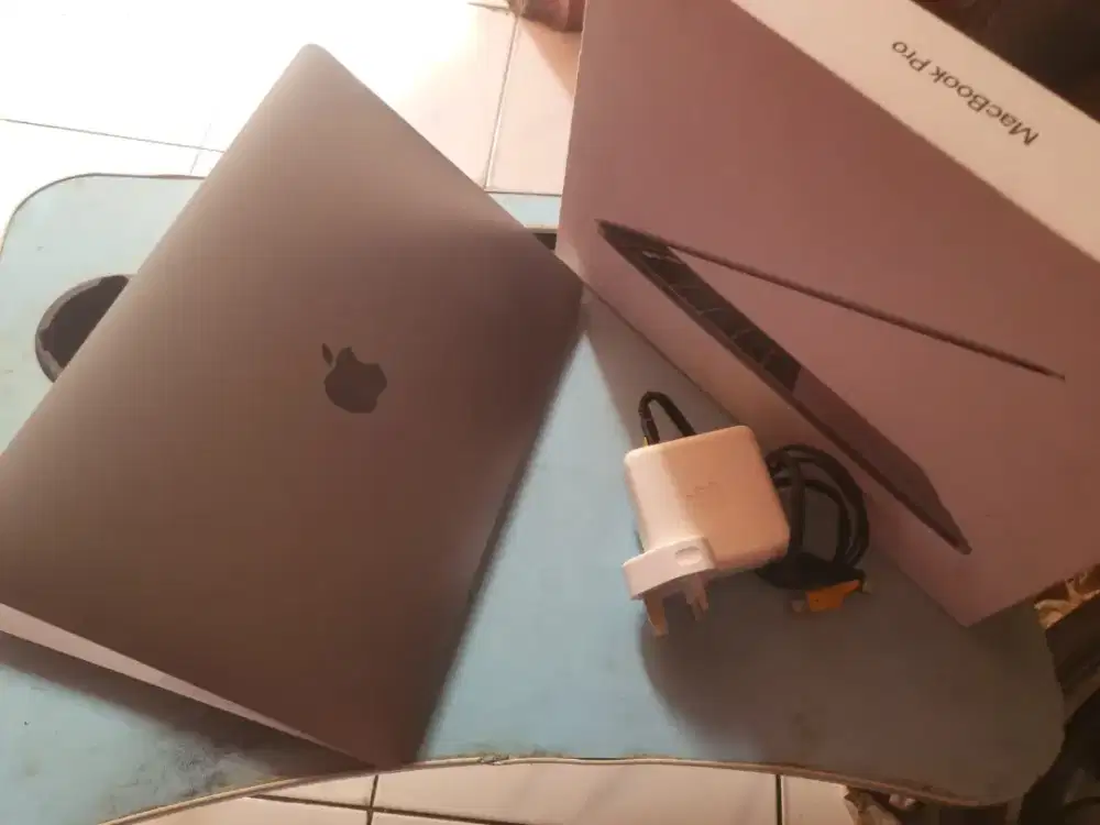 Macbook pro 13inc 2019 core i5 ram8 ssd128gb touchbar