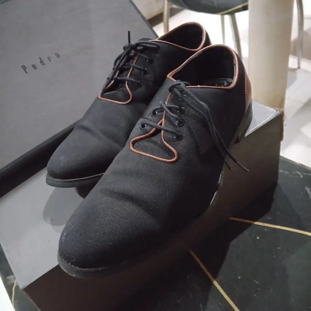 Sepatu pantofel pria