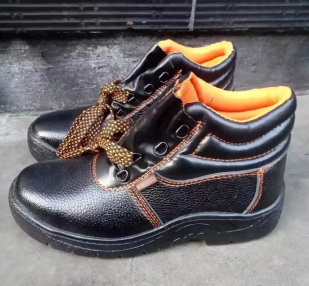Sepatu Safety shoes middle cut