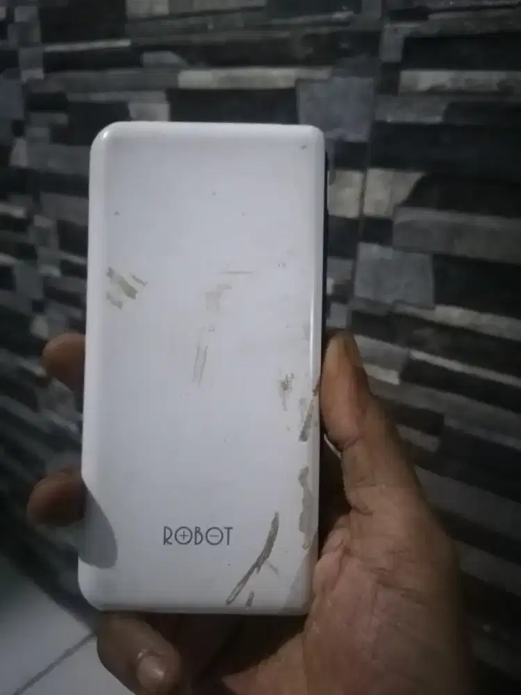 2 powerbank merk ROBOT murah