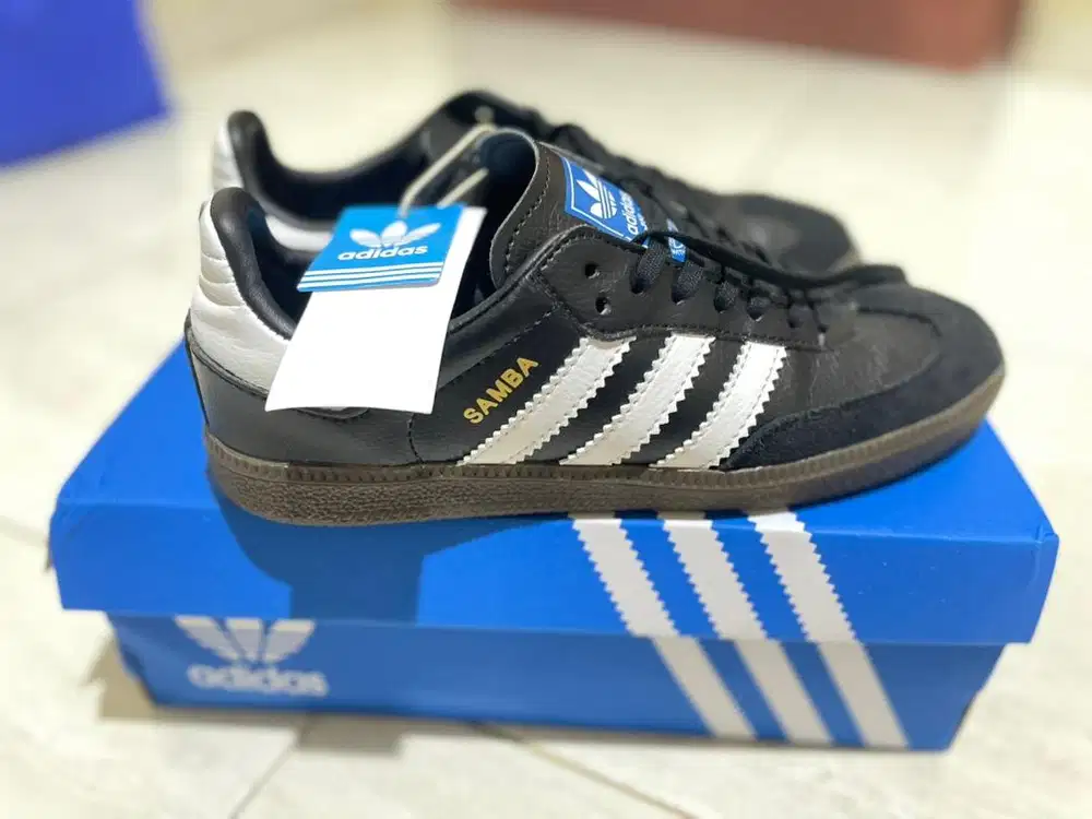 Sepatu Casual Model Samba Size 38 - Kondisi Baru, Salah Size