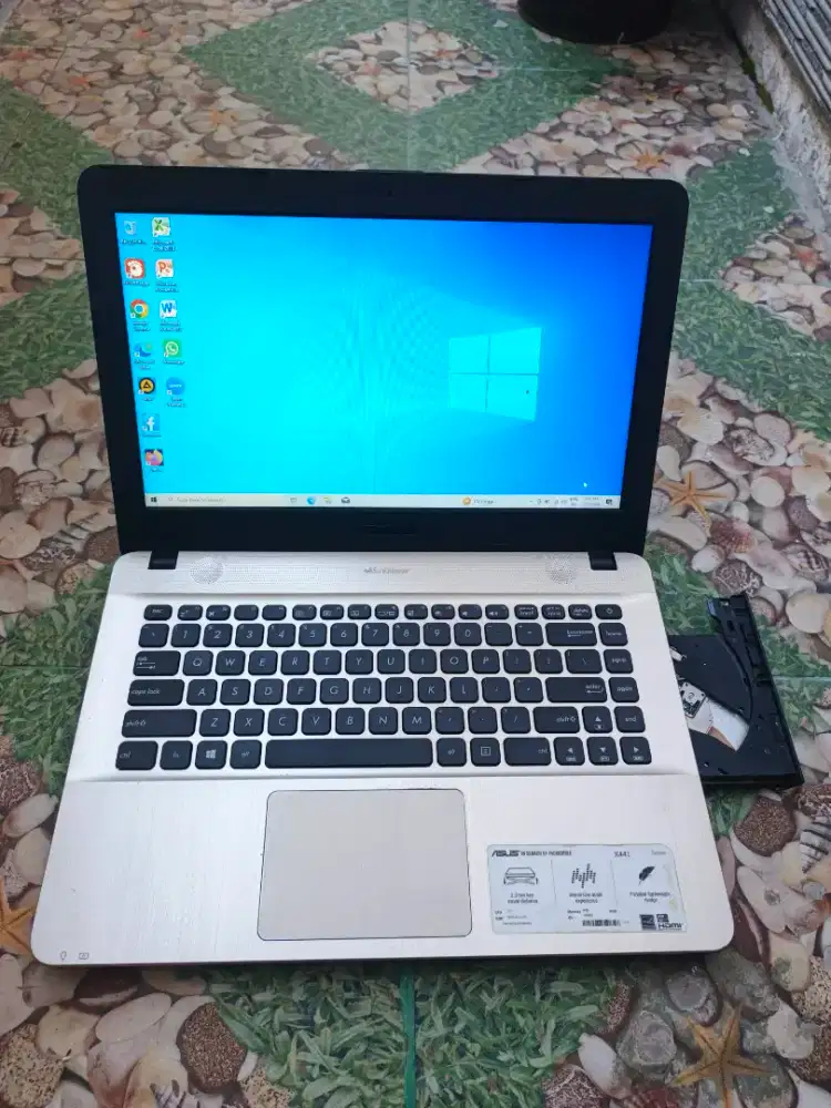 Laptop Asus Ram 4gb ddr4 win 10 batre awet layar 14 inch siap pake