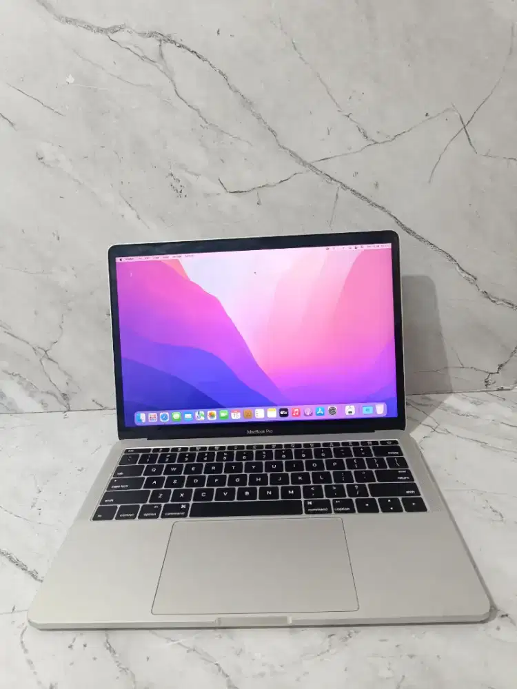Macbook pro 13 inch 2016 Intel core i5 8/256 SSD
