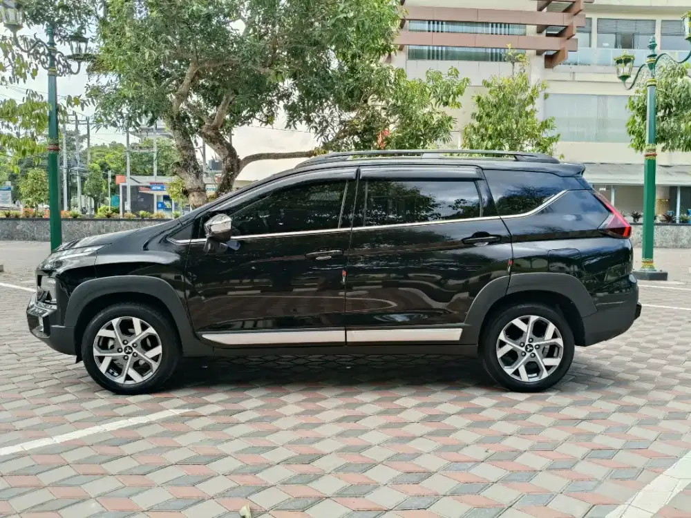 Xpander Cross Premium 2024 istimewa