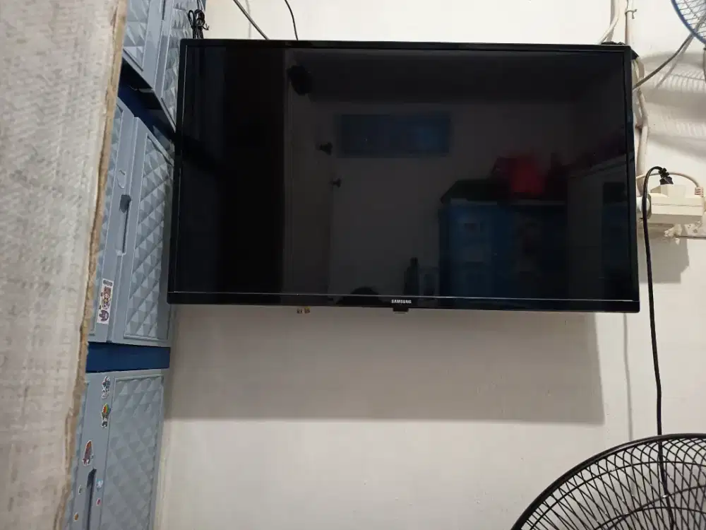 JUAL CEPAT!! TV Led Digital Samsung 43inc