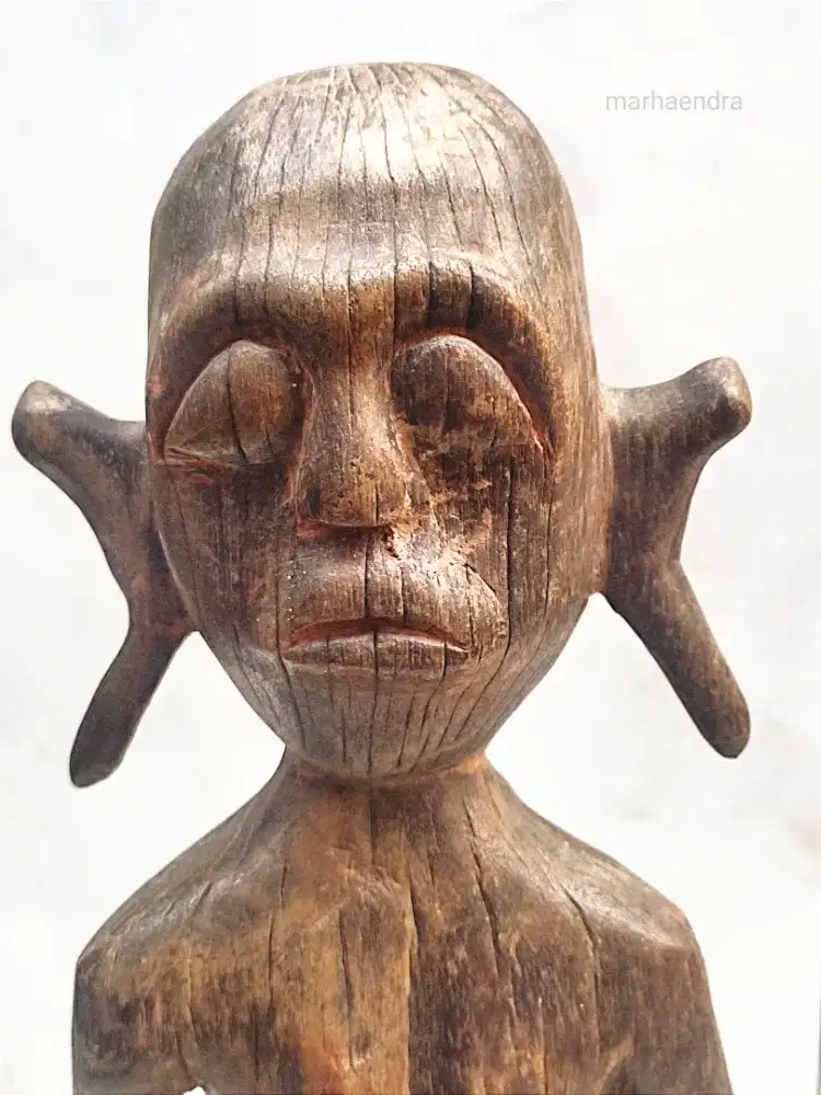 Patung primitif tua antik kuno jadul