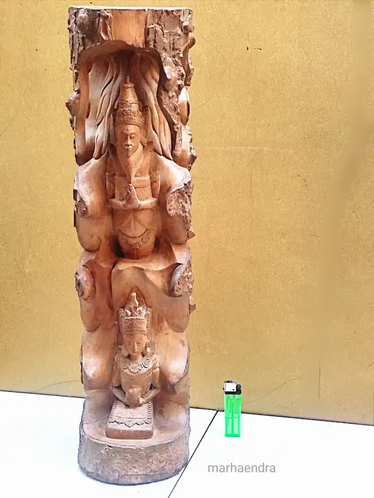 Patung kayu cendana wangi