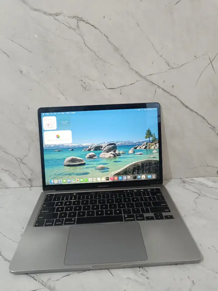 Macbook pro 13 inch 2020 Intel core i7 16/512 SSD
