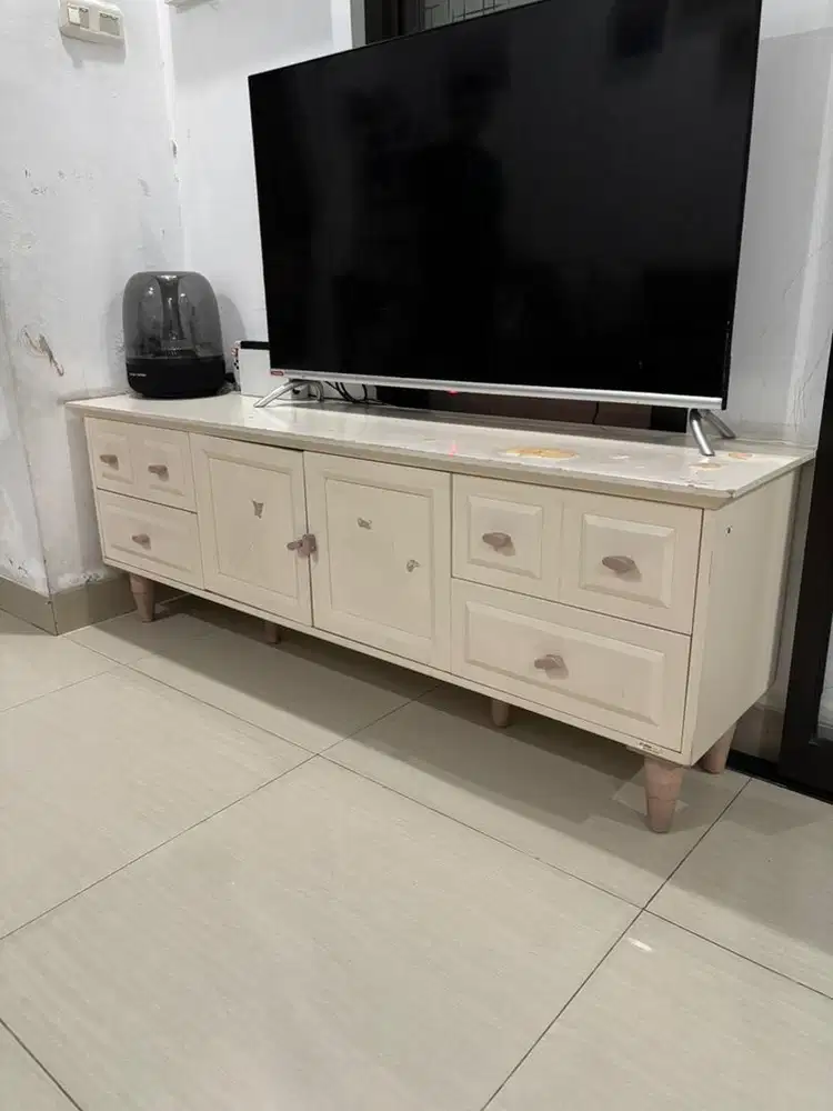 MEJA TV dan laci pajangan bahan kayu