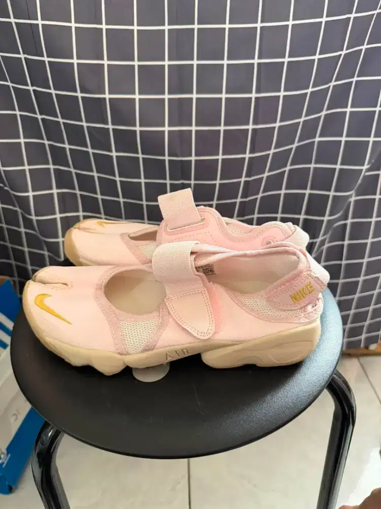 Nike air rift pink